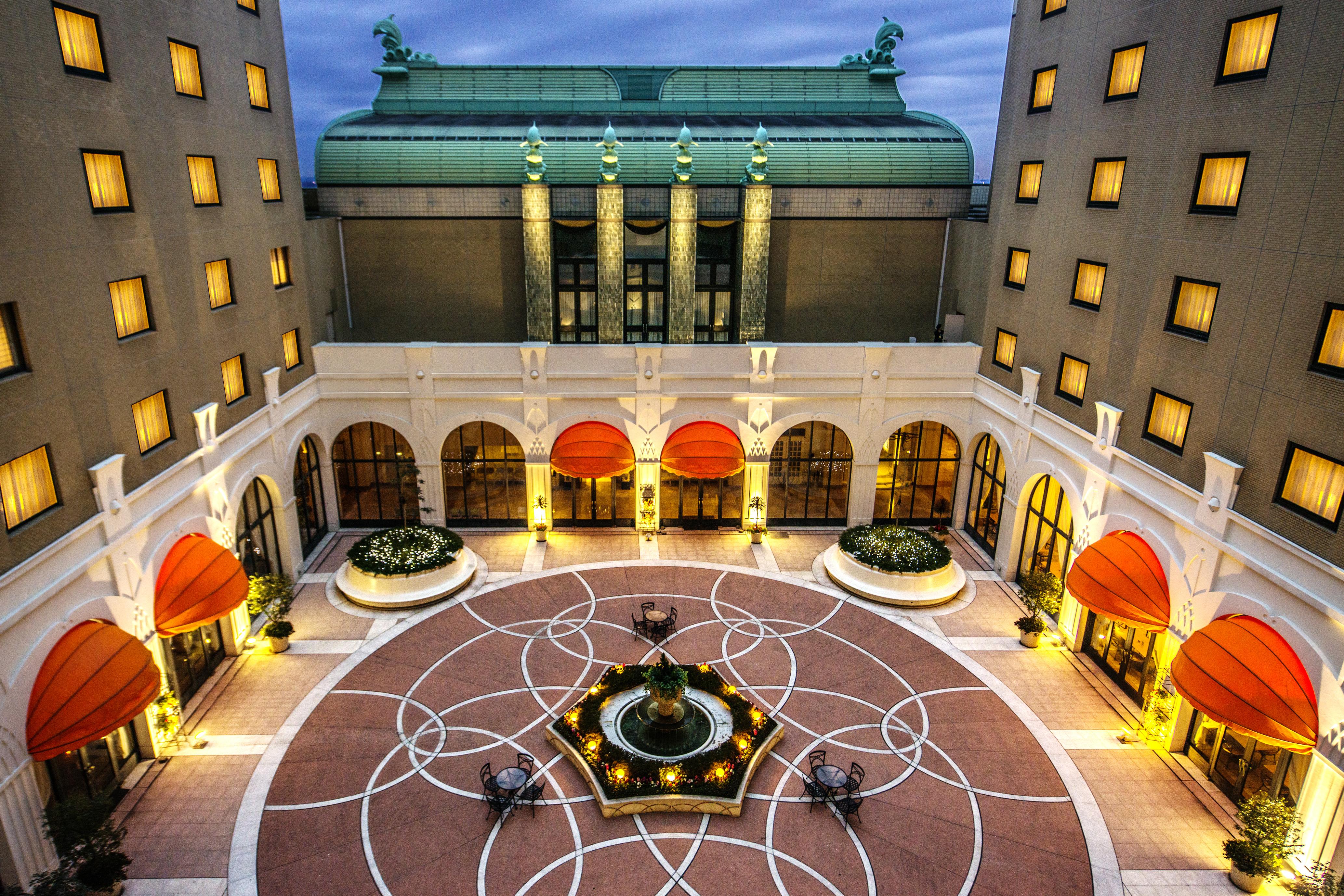 Urayasu Hotel Okura Tokyo Bay מראה חיצוני תמונה The hotel's courtyard