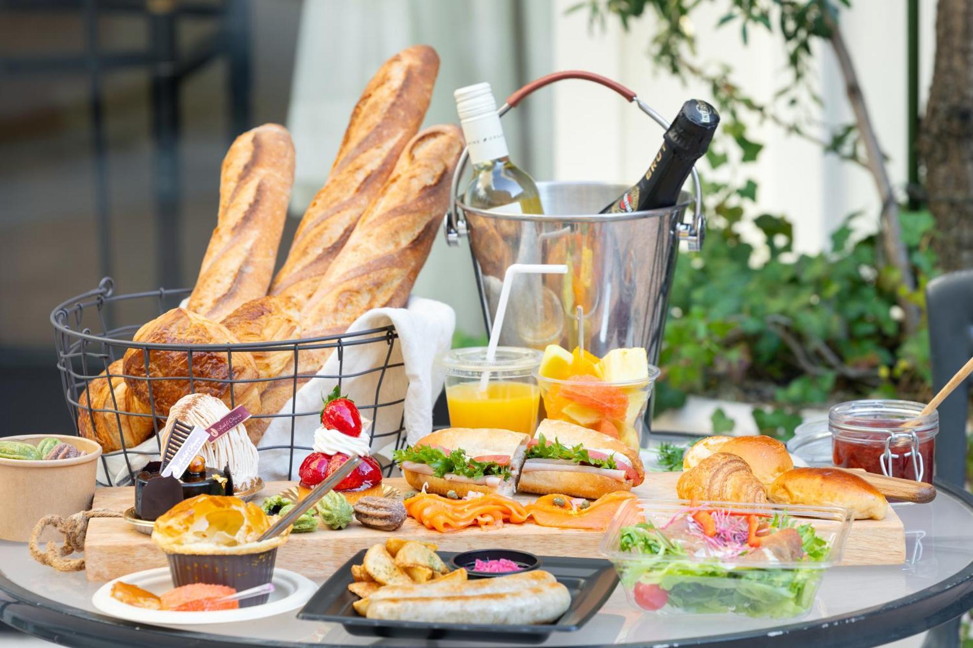 Urayasu Hotel Okura Tokyo Bay מראה חיצוני תמונה French cuisine
