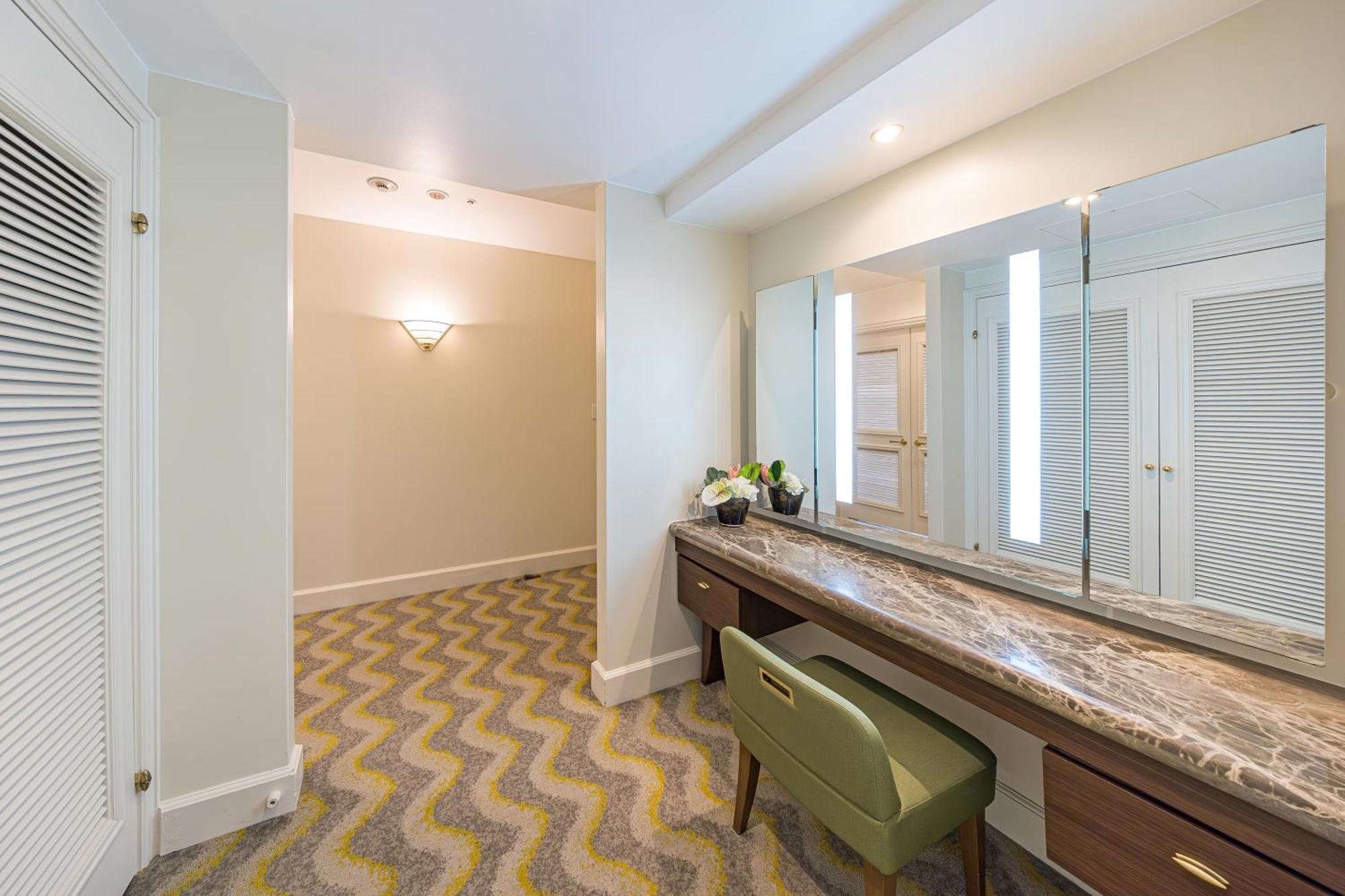 Urayasu Hotel Okura Tokyo Bay מראה חיצוני תמונה Dressing room