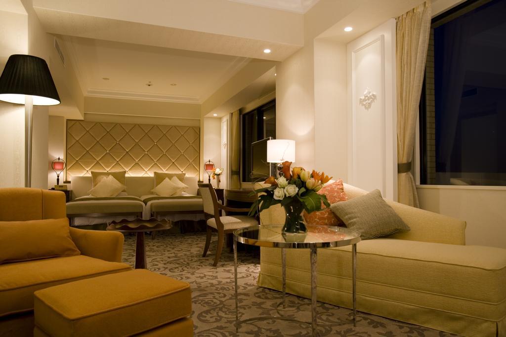 Urayasu Hotel Okura Tokyo Bay מראה חיצוני תמונה A suite at the hotel
