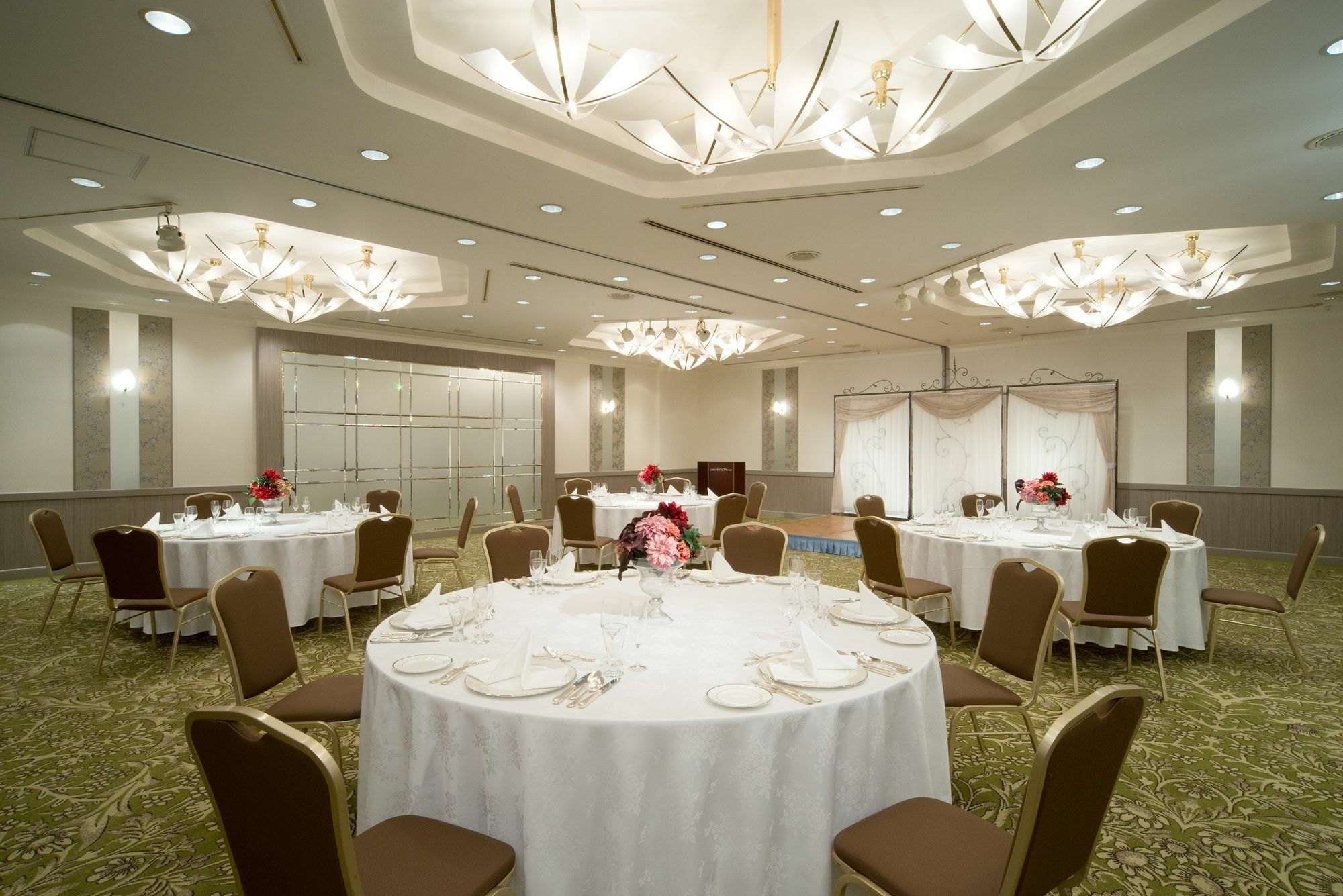Urayasu Hotel Okura Tokyo Bay מראה חיצוני תמונה A banquet hall